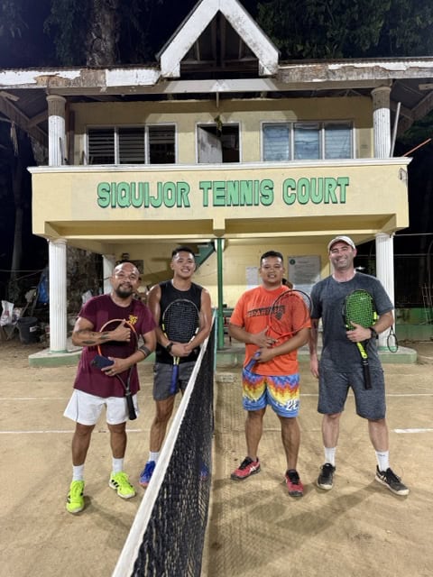 Group pic of 4 Filipino tennis players with Eric Claggett from Primal Tennis at the Siquijor Island Tennis Court in the Philippines.